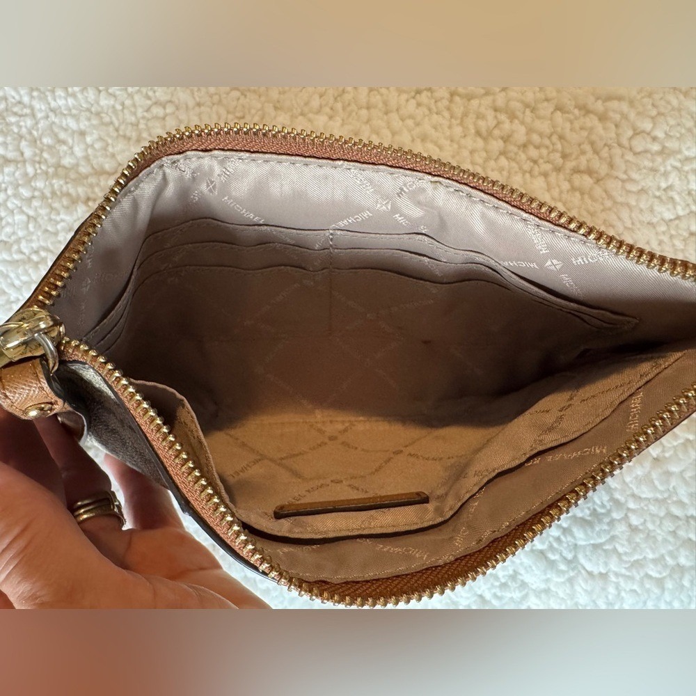 Michael Kors Wristlet Pouch MK Signature Monogram Gold Croc Embossed Leather - Picture 4 of 7